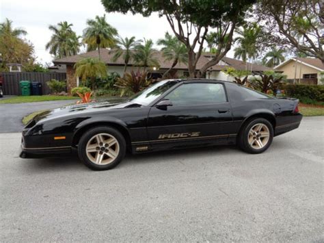 iroccblack|1987 IROC Z Rare Blk / Gold